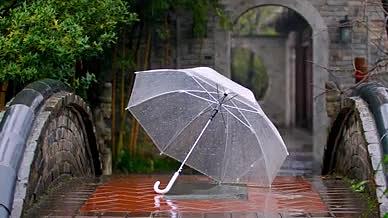 徽派建筑小桥雨景雨伞00540654视频的预览图